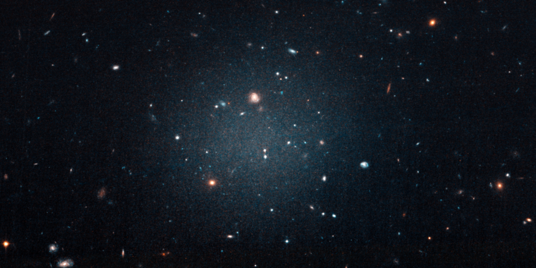 Met opluchting hebben onderzoekers een verklaring gevonden voor donkere materie-arme sterrenstelsels