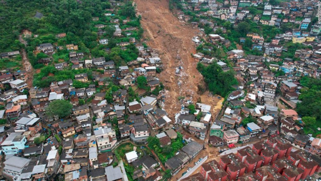 Aardverschuivingen en overstromingen in Brazilië hebben ten minste 44 mensen het leven gekost