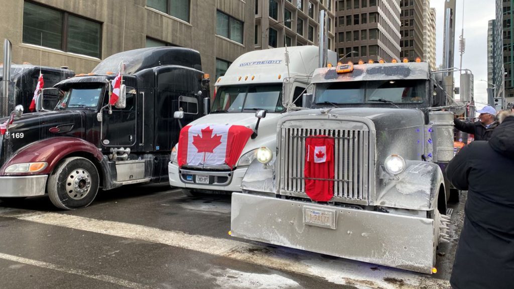 Burgemeester van Ottawa en "Freedom Caravan" komen overeen om vrachtwagens uit woonwijken te verplaatsen