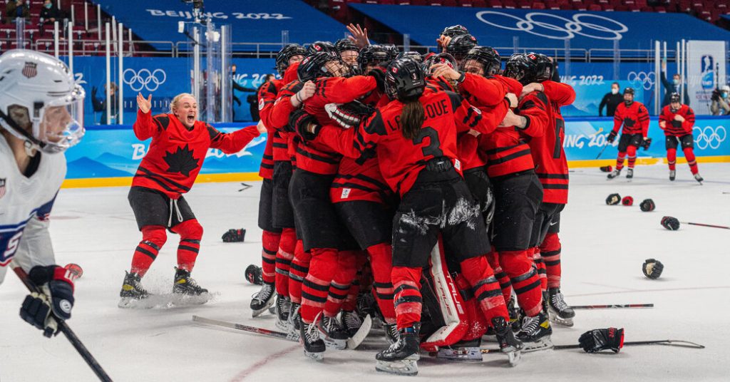 Canada versloeg VS met 3-2 en wint goud in hockey voor dames