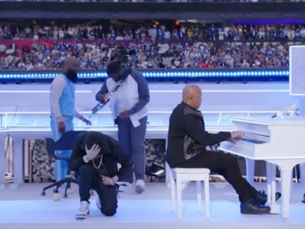 Eminem knielt tijdens een optreden van de Super Bowl halftime show