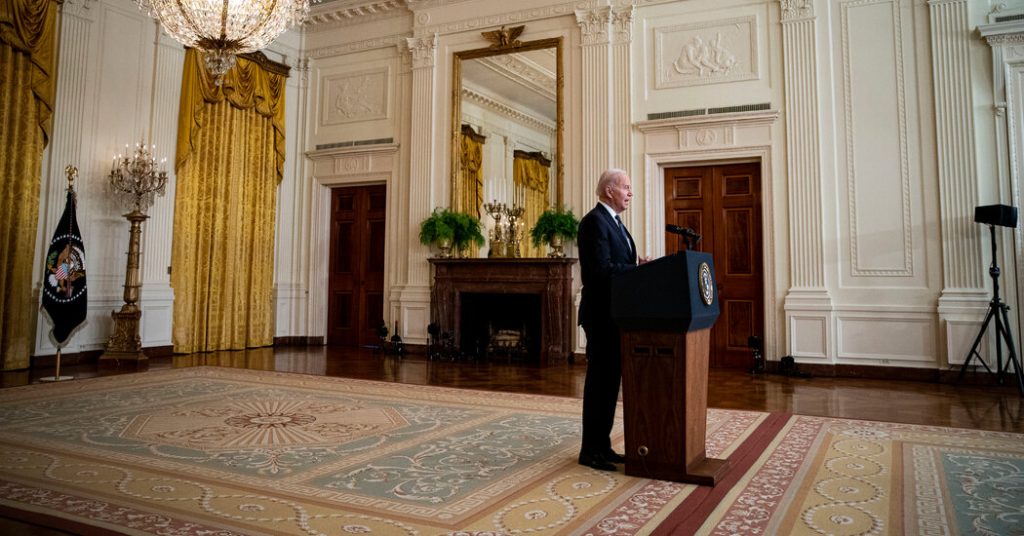 Onder verwijzing naar de Amerikaanse inlichtingendienst zegt Biden dat Poetin heeft besloten Oekraïne binnen te vallen