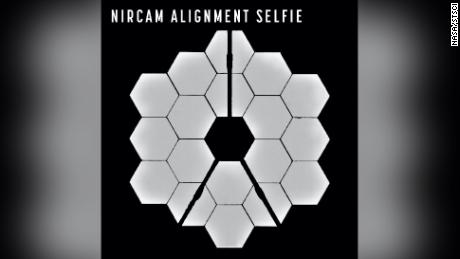 Dit & quot;  Selfie "  nieuw & quot;  Het toont alle 18 segmenten van Webb's primaire spiegel die licht van dezelfde ster opvangen.