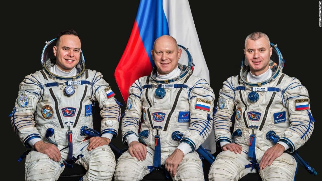 De volledig Russische kosmonautenbemanning vertrekt naar het internationale ruimtestation