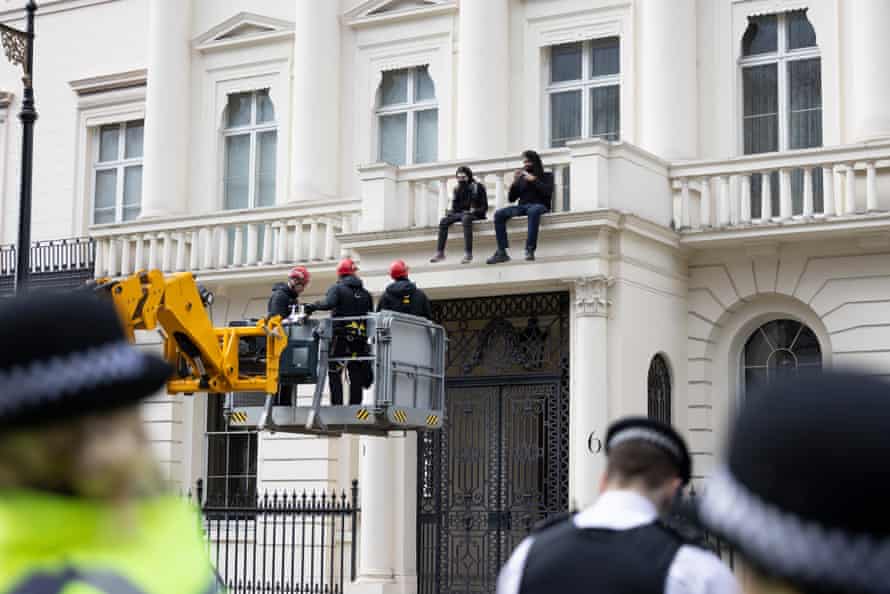 Demonstranten namen onlangs het landhuis van Oleg Deripaska ter waarde van 25 miljoen pond over.