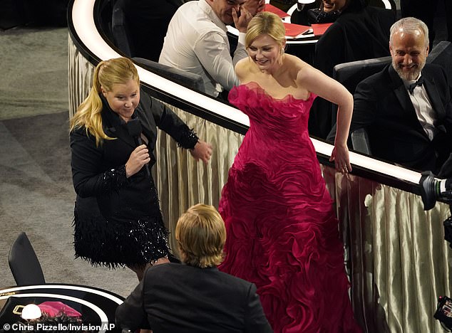 Gewoon voor de lol!  Nadat Kirsten Dunst dacht dat ze een stoelvuller was bij de Oscars van zondag, verzekerde Amy Schumer fans dat het allemaal...