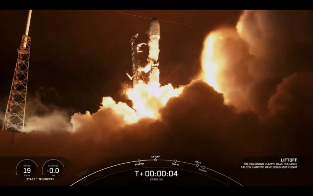 De lancering van een SpaceX Falcon 9-raket is het twaalfde missierecord, de landing aan boord van een schip op zee