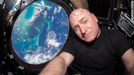 Ex-astronaut trekt zich terug uit Twitter-oorlog met hoofd van Russische ruimtevaartorganisatie 