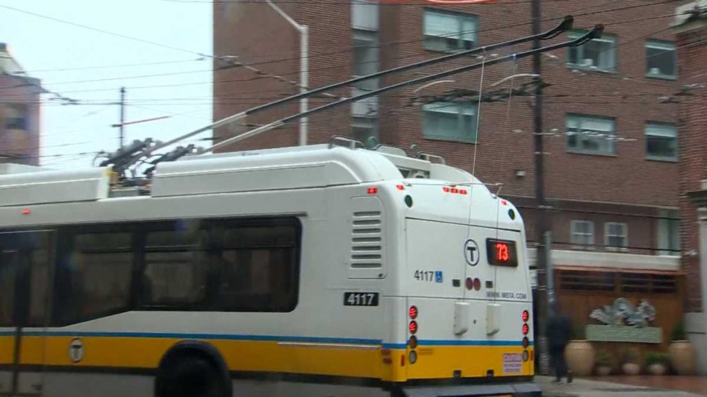 MBTA verwijdert Route 71, 73 trolleybussen uit dienst