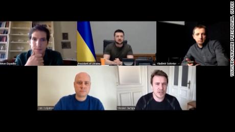 Interview tussen de Oekraïense president Volodymyr Zelensky en een groep onafhankelijke Russische journalisten.