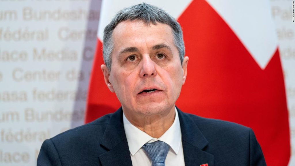 Zwitserland verlaat neutraliteit om sancties op te leggen aan Rusland en Poetin