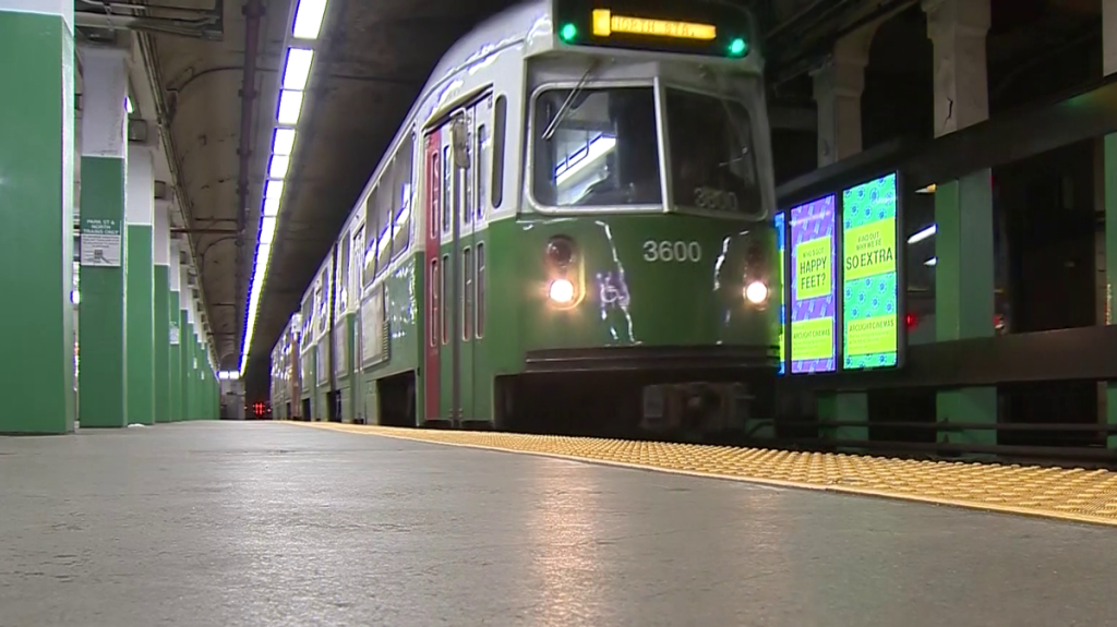 MBTA hervat Green Line-service twee weken na instorting van garage