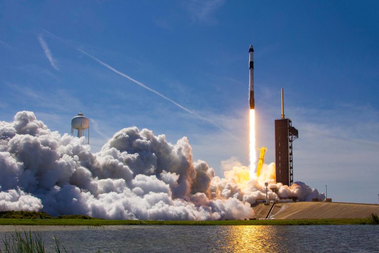     SpaceX Falcon 9 Rocket Ax-1 missie gelanceerd