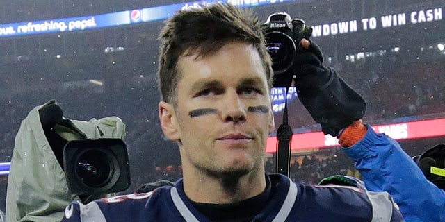 New England Patriots quarterback Tom Brady verliet het veld na het verliezen van een NFL-play-off van de Tennessee Titans op 4 januari 2020 in Foxboro, Massachusetts.