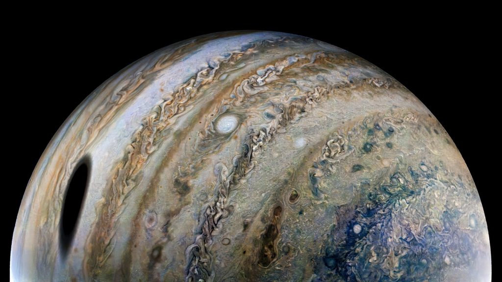 Ganymedes werpt een enorme schaduw over Jupiter in een verbluffend nieuw beeld van NASA's Juno-ruimtevaartuig