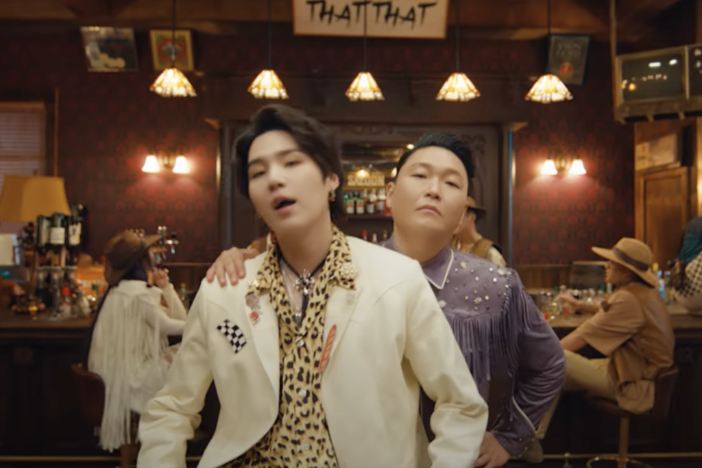 Bekijk Psy en Suga uit de BTS 'That That'-muziekvideo