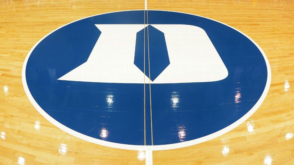 De Duke Blue Devils hebben Jay Lucas van Kentucky Wildcats aangesteld als hun assistent-basketbalcoach voor heren