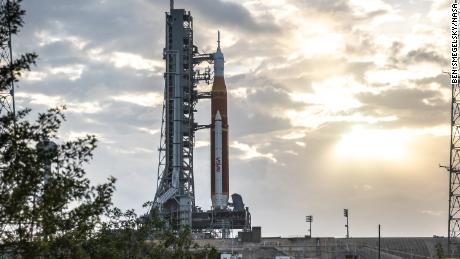 NASA zet Artemis-maanraket in kritieke stappen voor lancering