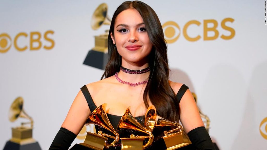 Olivia Rodrigo heeft per ongeluk een Grammy-award gebroken