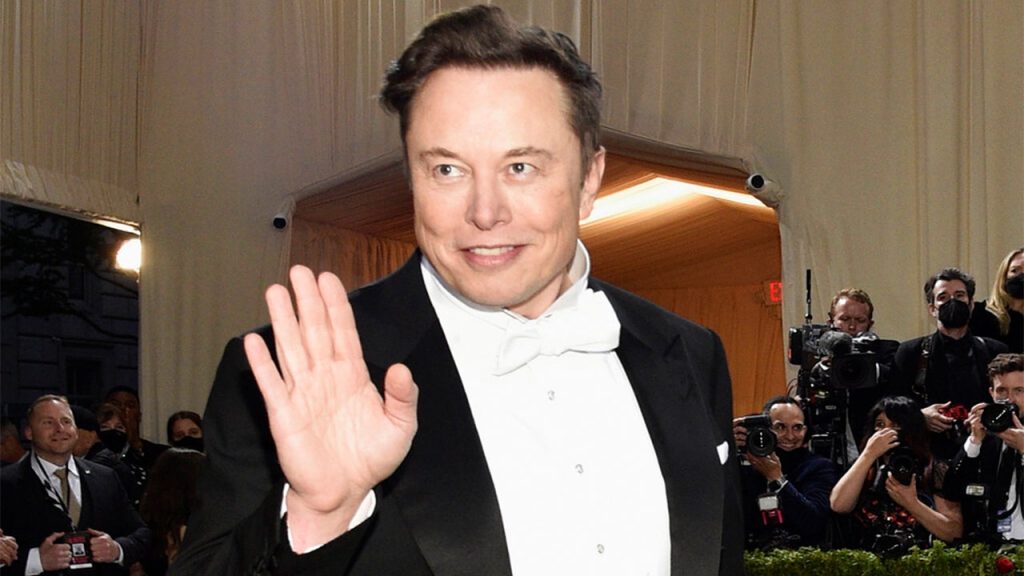 Elon Musk daagt miljardairs uit, financiert groepen die zijn aankoop op Twitter aanvallen