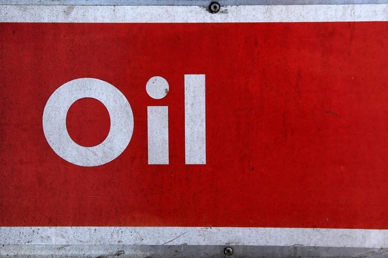 Olieprijzen dalen, omlaag gesleept door dollar, sluiting van China Door Reuters