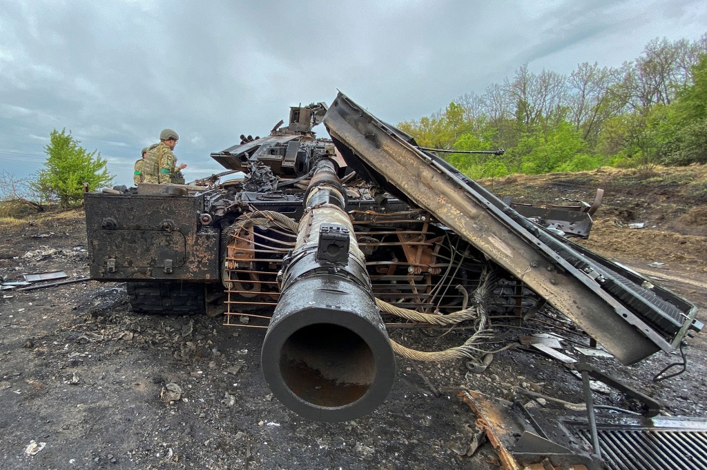 Russische gevechtstank T-90M Proryv vernietigd door Oekraïense strijdkrachten.