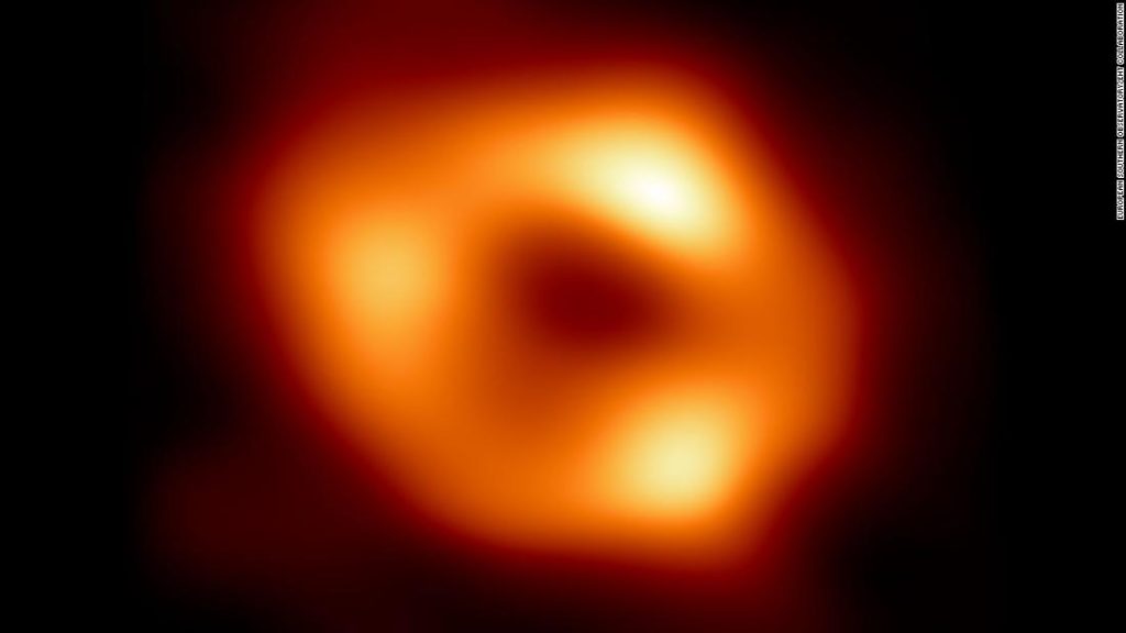 Superzwaar zwart gat: eerste afbeelding van Sagittarius A* onthuld in het centrum van de Melkweg