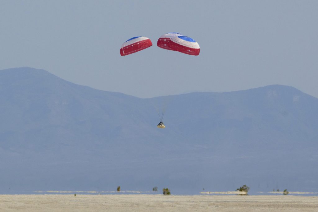 Boeing-capsule landt op aarde na chantage ruimte