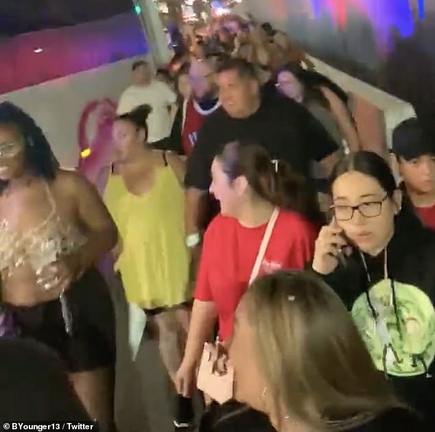 Online geplaatste beelden toonden duizenden hiphop- en R&B-fans die door de straten liepen na berichten over een schietpartij op het Lovers and Friends Festival.