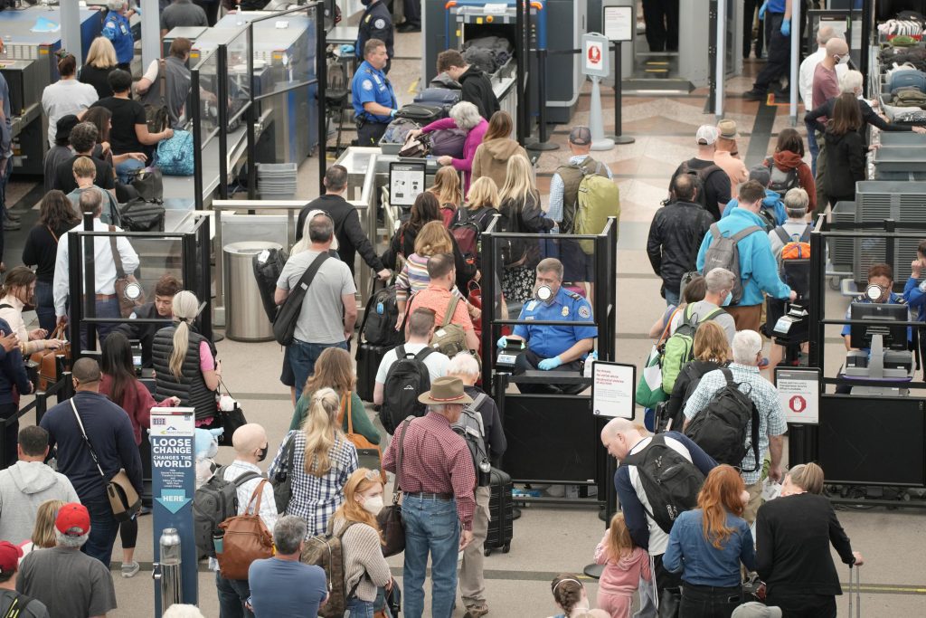 Luchtreizigers worden geconfronteerd met annuleringen tijdens Memorial Day-weekend