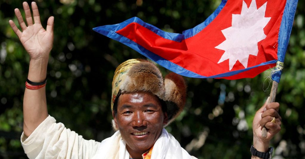 Nepalezen beklimmen de Mount Everest en vestigen voor de 26e keer een record
