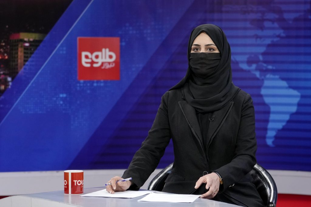 Taliban legt gezichtsbedekkende orde op voor tv-presentatoren