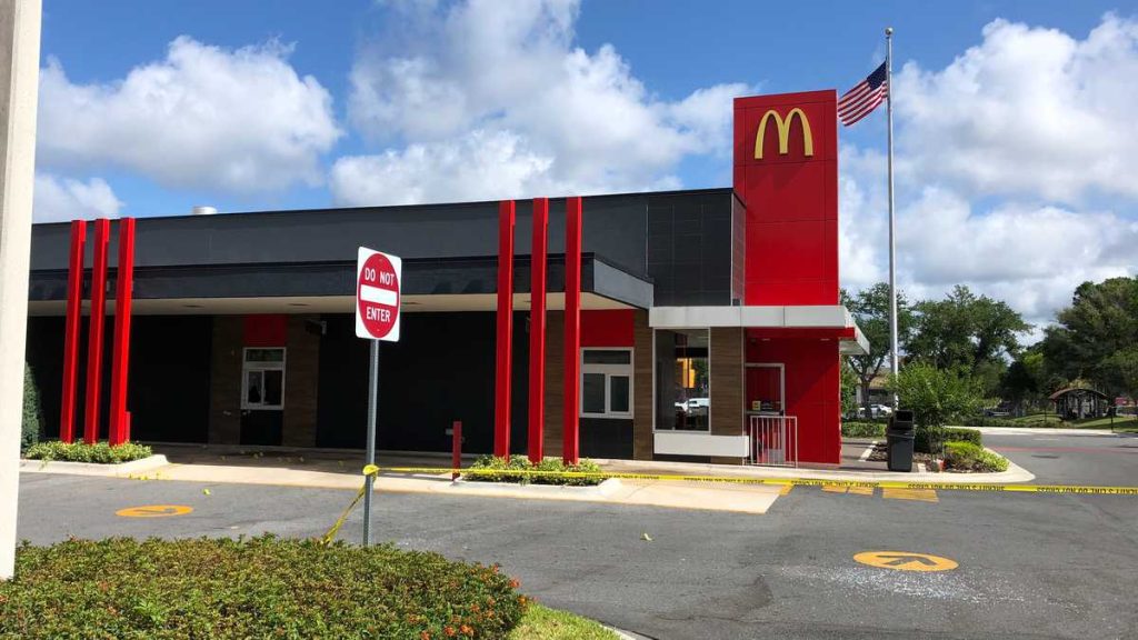 Vrouw aangehouden na schietpartij Orlando McDonald's