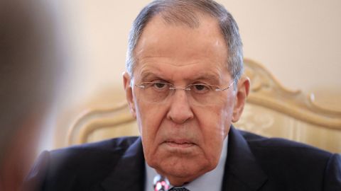 De Russische minister van Buitenlandse Zaken Sergei Lavrov woont op 26 april 2022 een ontmoeting met de secretaris-generaal van de Verenigde Naties bij in Moskou.  