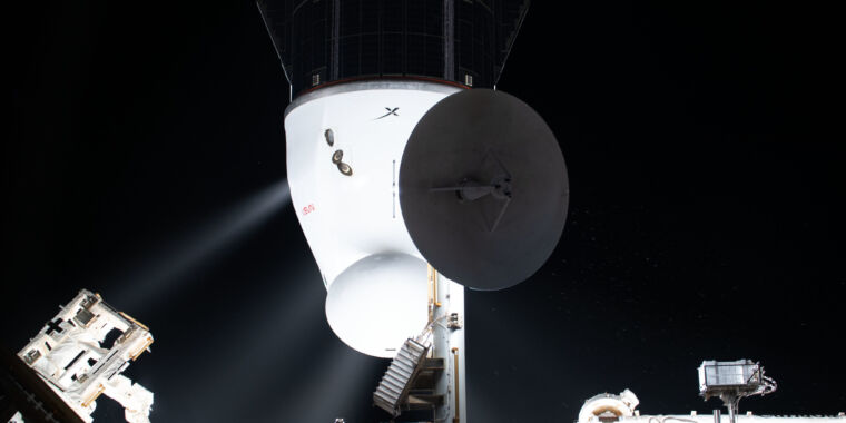 NASA en SpaceX stoppen lancering van Dragon om hydrazine-probleem te bestuderen