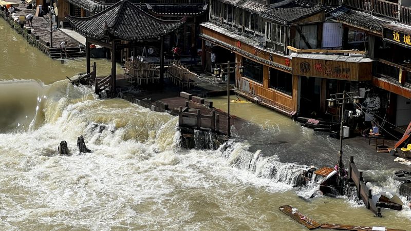 Zware regenval kost tientallen doden in Zuid-China, omdat klimaatverandering de overstromingsseizoenen versterkt