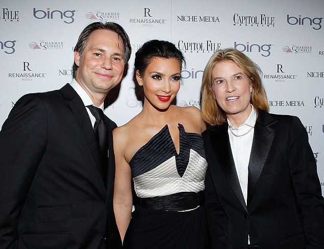 Jason Bean (links) met Kim Kardashian en Greta Van Suster op de Niche Media Party in 2010
