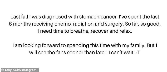 Keith (achternaam Covel) maakte zondag bekend: 'Ik heb de afgelopen zes maanden chemotherapie, bestraling en operaties ondergaan.  Tot nu toe, zo goed.  Ik heb tijd nodig om te ademen, te herstellen en te ontspannen.  Ik kijk er naar uit om deze tijd met mijn gezin door te brengen.  Maar ik zal de fans eerder vroeger dan later zien.  Ik kan niet wachten'