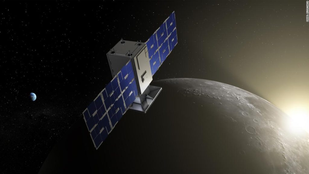 Een ruimtevaartuig ter grootte van een magnetron zal een nieuwe baan tussen de aarde en de maan testen