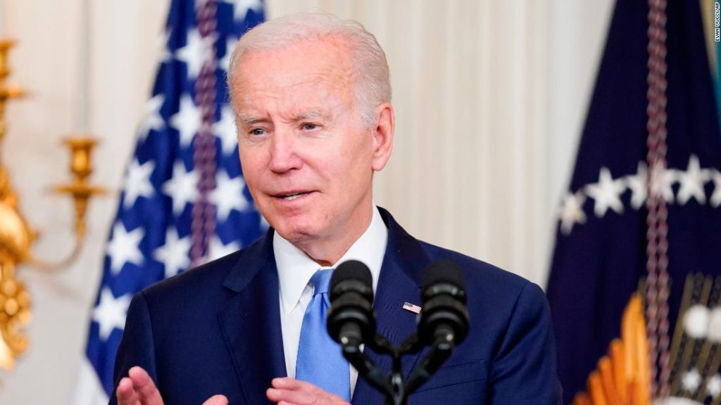 Biden zegt dat hij is geïnformeerd over de vermiste Amerikanen in Oekraïne en dringt er bij hem op aan niet naar het land te reizen