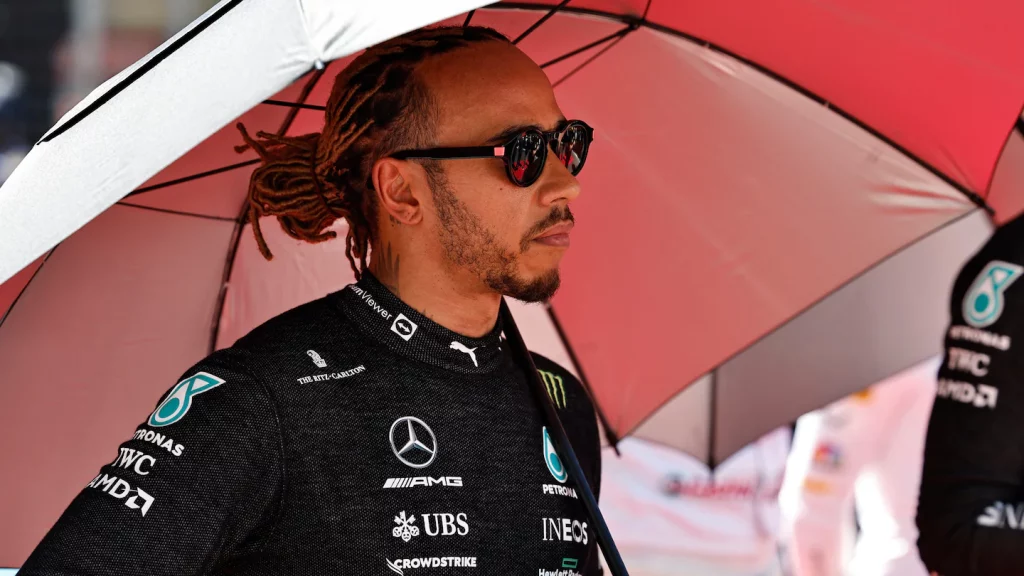 Lewis Hamilton roept op tot verandering in Formule 1 nadat Nelson Piquet racistische opmerkingen had gemaakt