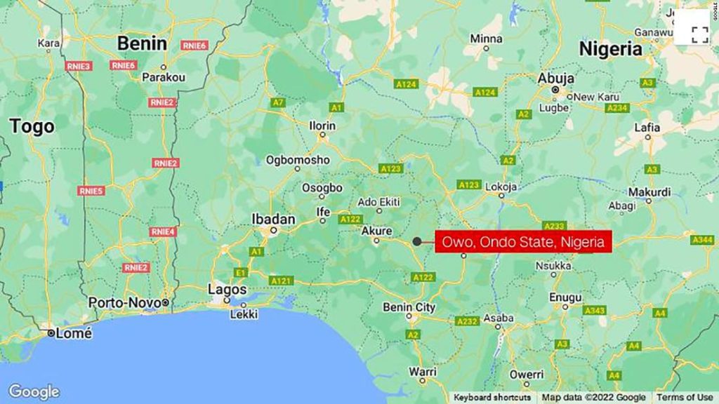 Oo, Nigeria: massale schietpartij in kerk kost tientallen doden, zegt lokale wetgever