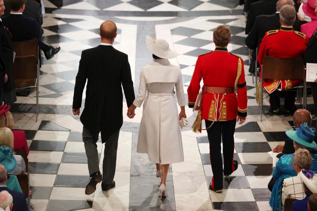 Prins Harry en Meghan Markle wonen de dienst van de Queen's Jubilee Church bij