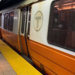 Reguliere dienst van Orange Line wordt hervat na staking van vandalen op treinen