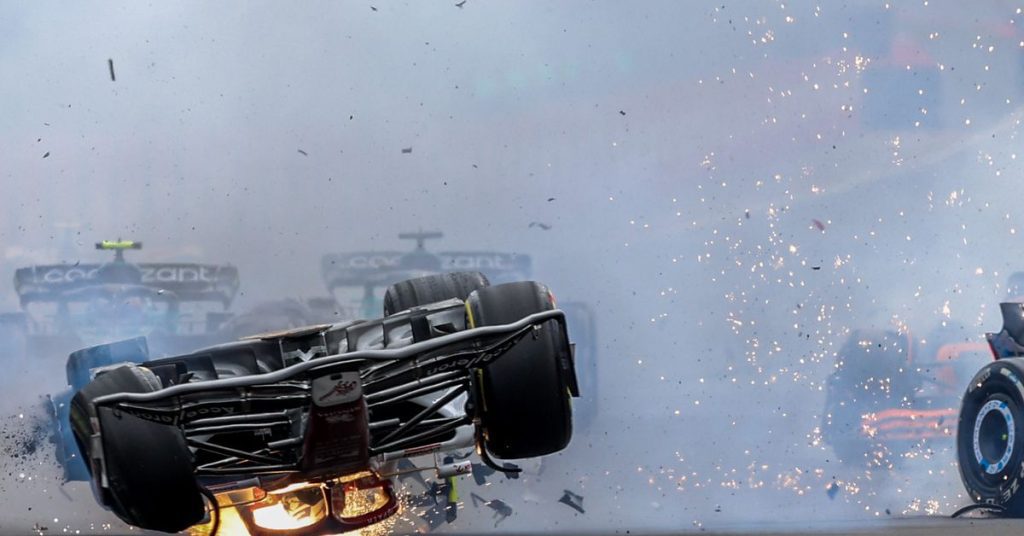 Formule 1-coureur overleeft gruwelijke crash dankzij halo-cockpitvereisten