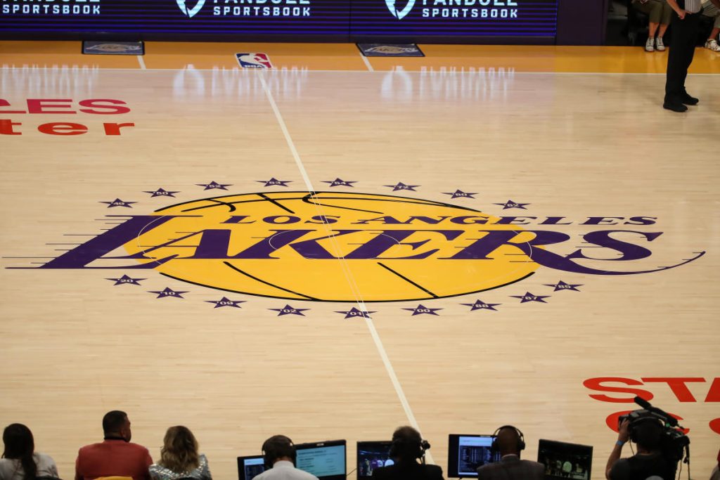 Jenny Boss plaatst cryptische Kobe Bryant-tweet te midden van teleurstelling Lakers