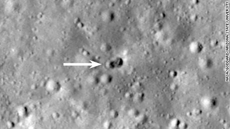 Nieuwe dubbele krater gezien op het maanoppervlak na een mysterieuze raketbotsing