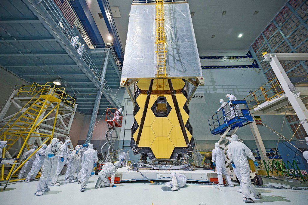 Wat eruitziet als een sciencefictionteleporter die bovenop NASA's James Webb Space Telescope wordt gepositioneerd, is eigenlijk: "Schone tent." De