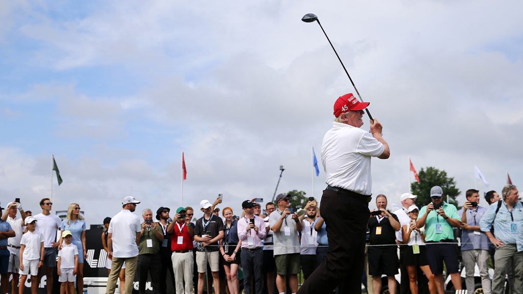 Donald Trump trapt af op LIV Golf pro-am .-evenement