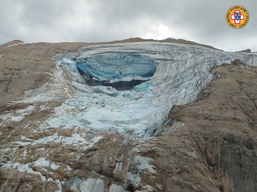 Alpine gletsjer opgelicht, minstens 6 wandelaars omgekomen